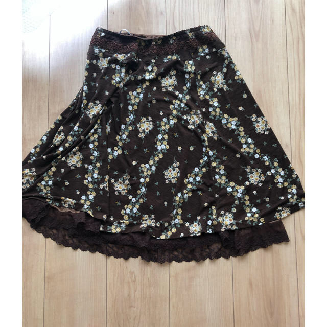 LYON(リヨン)のLYON 花柄スカート ブラウン  レディースのスカート(ひざ丈スカート)の商品写真