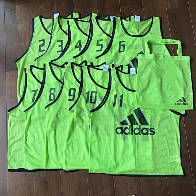 adidas(アディダス)のウンティティ様専用 ビブス10枚セット スポーツ/アウトドアのサッカー/フットサル(ウェア)の商品写真