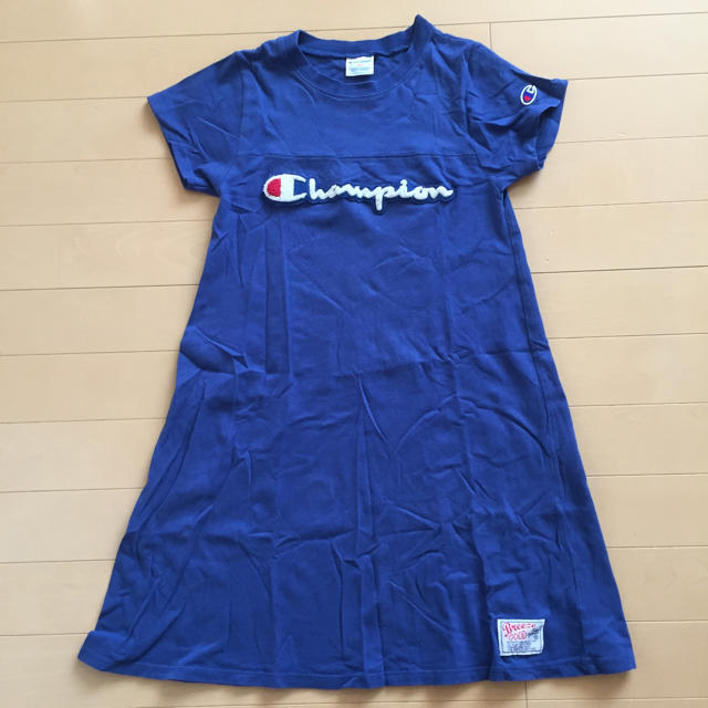 Champion(チャンピオン)のChampion ロゴTシャツワンピース 140 キッズ/ベビー/マタニティのキッズ服女の子用(90cm~)(ワンピース)の商品写真