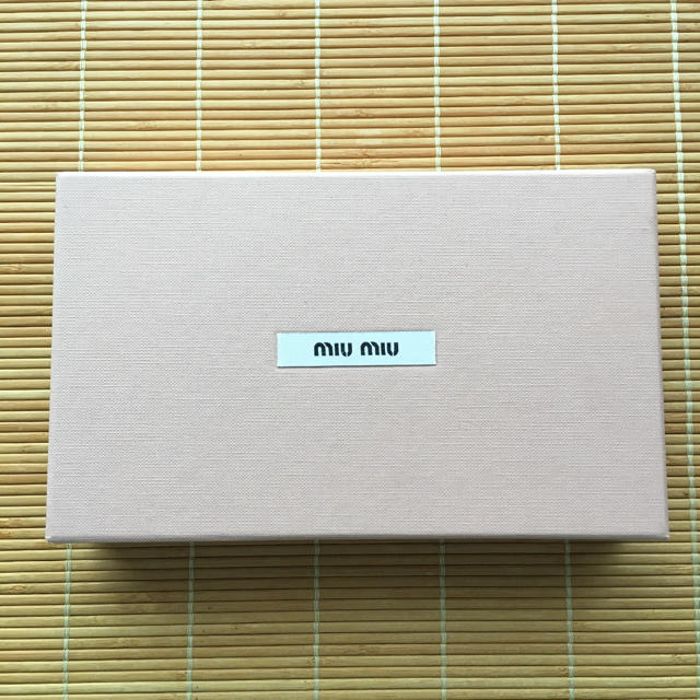 miumiu(ミュウミュウ)の【美品】miumiu長財布 空箱 メンズのファッション小物(長財布)の商品写真