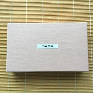 ミュウミュウ(miumiu)の【美品】miumiu長財布 空箱(長財布)