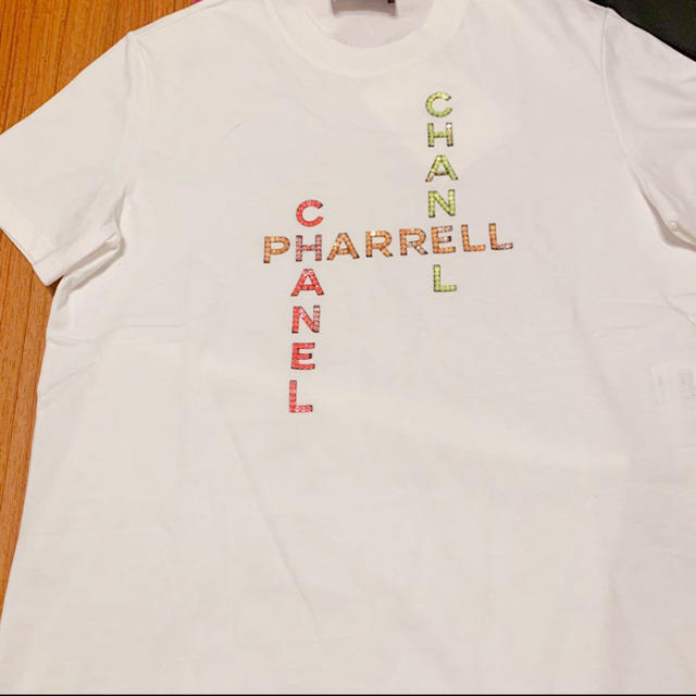 CHANEL(シャネル)のCHANEL PHARREL シャネル ファレル Tシャツ 限定  レディースのトップス(Tシャツ(半袖/袖なし))の商品写真