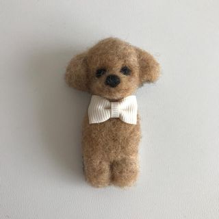 羊毛フェルト トイプードル ブローチ  handmadeハンドメイド(コサージュ/ブローチ)