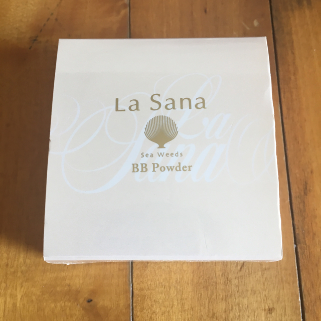LaSana(ラサーナ)のラサーナ 海藻BBパウダー（フェイスパウダー）新品     お値下げしました！ コスメ/美容のベースメイク/化粧品(フェイスパウダー)の商品写真