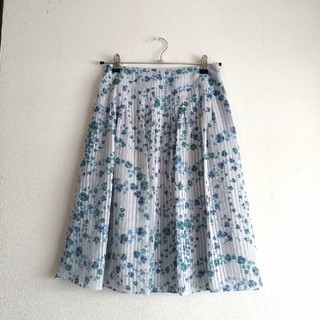 アリスバーリー(Aylesbury)の花柄　スカート(ひざ丈スカート)