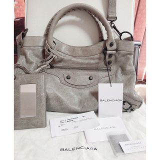 バレンシアガ(Balenciaga)のバレンシアガ グレー タウン クロスボディ バッグ(ショルダーバッグ)