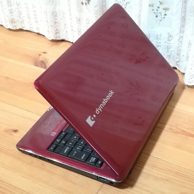 コアi5のワインレッドのTOSHIBA dinabook