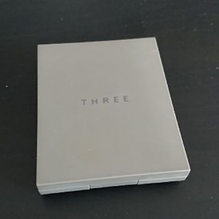 スリー(THREE)のTHREE コントラスト デュオ 01 (フェイスパウダー)