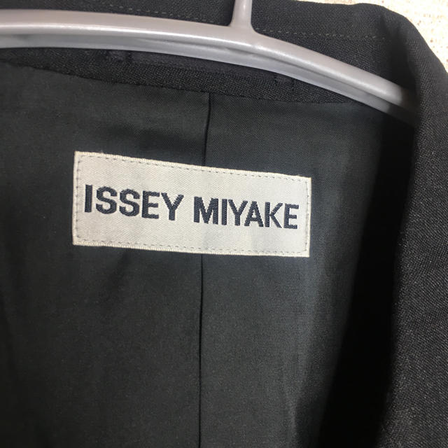 ISSEY MIYAKE(イッセイミヤケ)のISSEY MIYAKE イッセイミヤケ  モードシルエット ダブルジャケット メンズのジャケット/アウター(テーラードジャケット)の商品写真