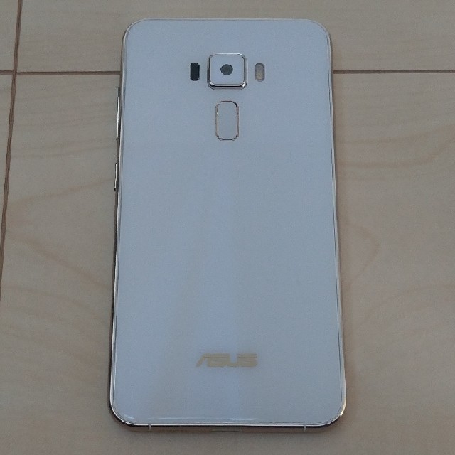 ASUS(エイスース)のASUS Zenfone3 ZE552KL  スマホ/家電/カメラのスマートフォン/携帯電話(スマートフォン本体)の商品写真