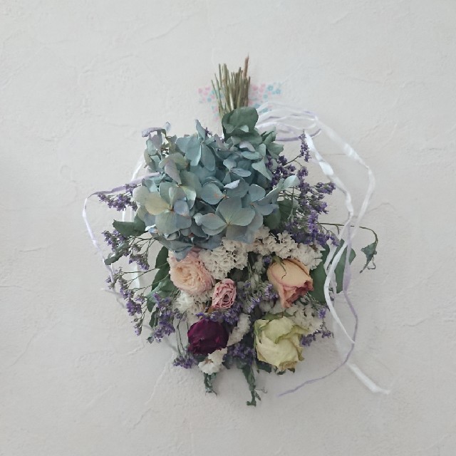 紫陽花とバラの丸いスワッグ ハンドメイドのフラワー/ガーデン(ドライフラワー)の商品写真