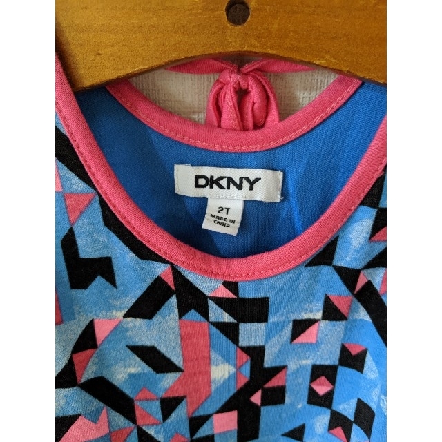DKNY(ダナキャランニューヨーク)の美品。DKNY ワンピース2T キッズ/ベビー/マタニティのキッズ服女の子用(90cm~)(ワンピース)の商品写真