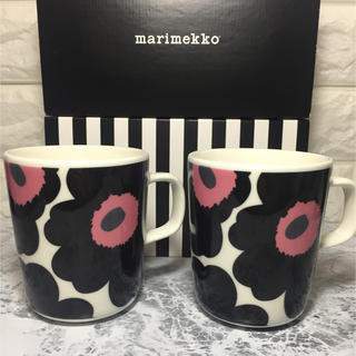 マリメッコ(marimekko)の希少 日本限定色 マリメッコ  ウニッコ マグカップ ブラック&ピンク 新品ペア(食器)