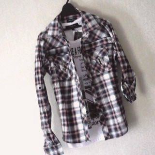 半額以下★送料込★ムラ染めシャツ+デザインT　セットアップ (シャツ)