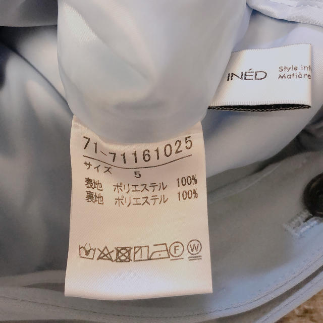 INED(イネド)のINED テーパードパンツ ブルー レディースのパンツ(クロップドパンツ)の商品写真
