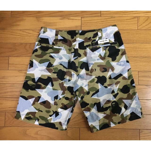 A BATHING APE(アベイシングエイプ)の中古APEスター迷彩L短パンほつれ有り メンズのパンツ(ショートパンツ)の商品写真