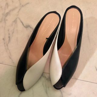 ザラ(ZARA)の【momo様専用】☆ZARA☆ バイカラーミュール 23.5(サンダル)