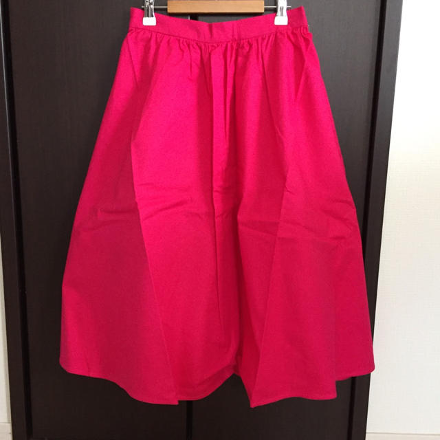 GU(ジーユー)の【タグ付新品✨】GU イージーカラースカート 人気色ピンク🎀sizeL レディースのスカート(ひざ丈スカート)の商品写真