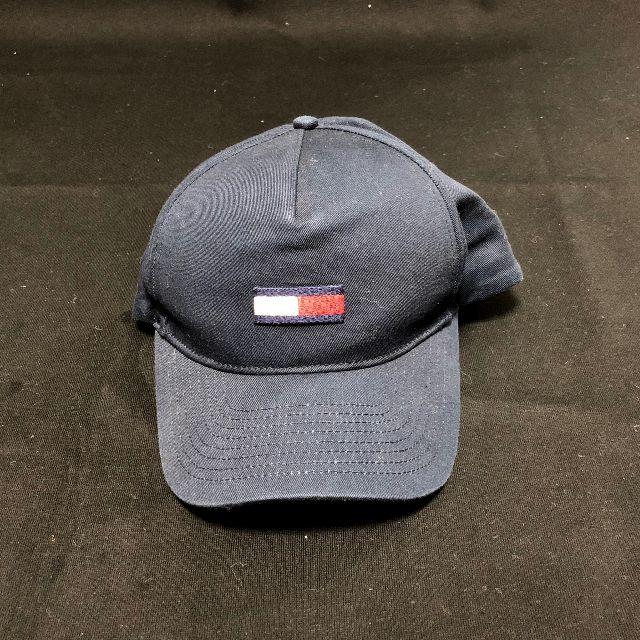 TOMMY HILFIGER(トミーヒルフィガー)の【ストリートファッション】TOMMYの定番フラッグCAP メンズの帽子(キャップ)の商品写真