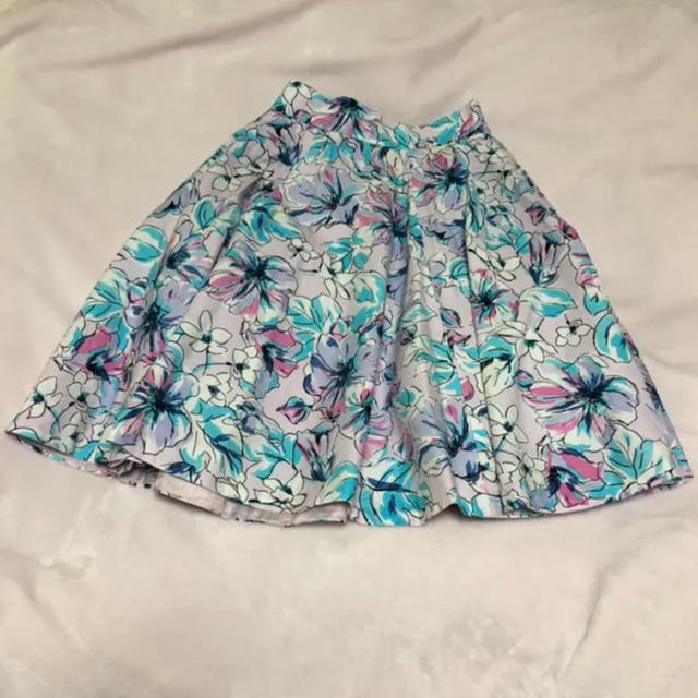 SNIDEL(スナイデル)のsnidel 花柄スカート レディースのスカート(ひざ丈スカート)の商品写真