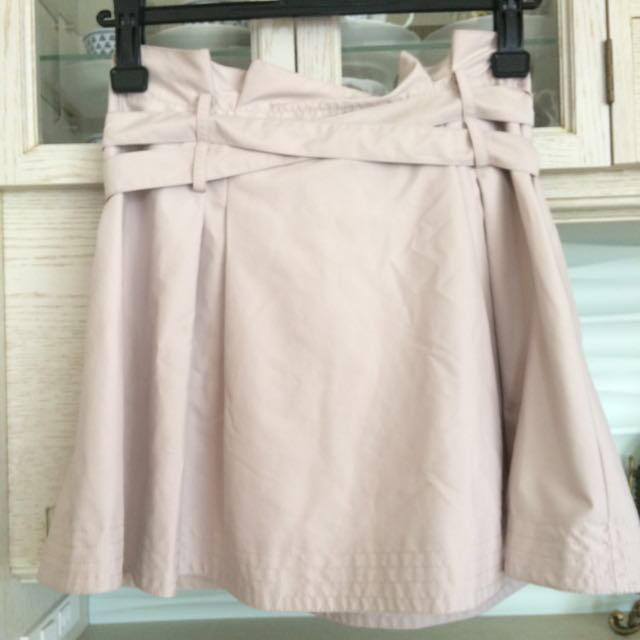 YEVS(イーブス)のオフホワイト ミニスカート リボン レディースのスカート(ミニスカート)の商品写真