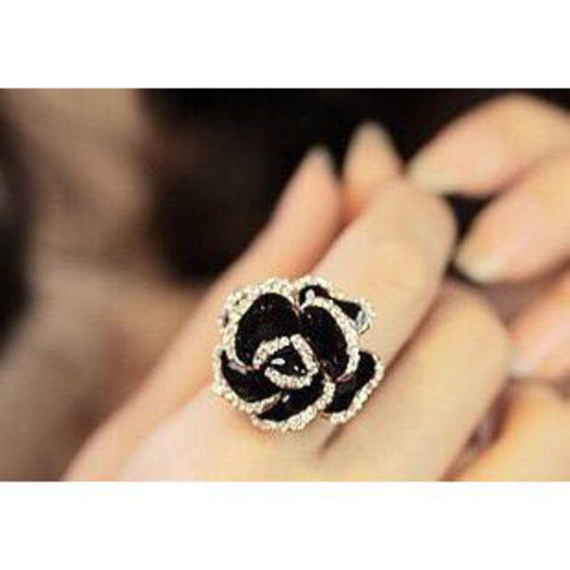 新品 ブラックローズリング 薔薇 指輪  レディースのアクセサリー(リング(指輪))の商品写真