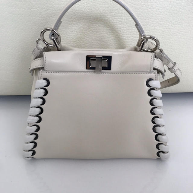ビッグ割引 - FENDI 美品❤️フェンディ バッグ 2way ピーカブー ハンドバッグ ビッグ割引 - FENDI 美品❤️フェンディ バッグ 2way ピーカブー ハンドバッグ