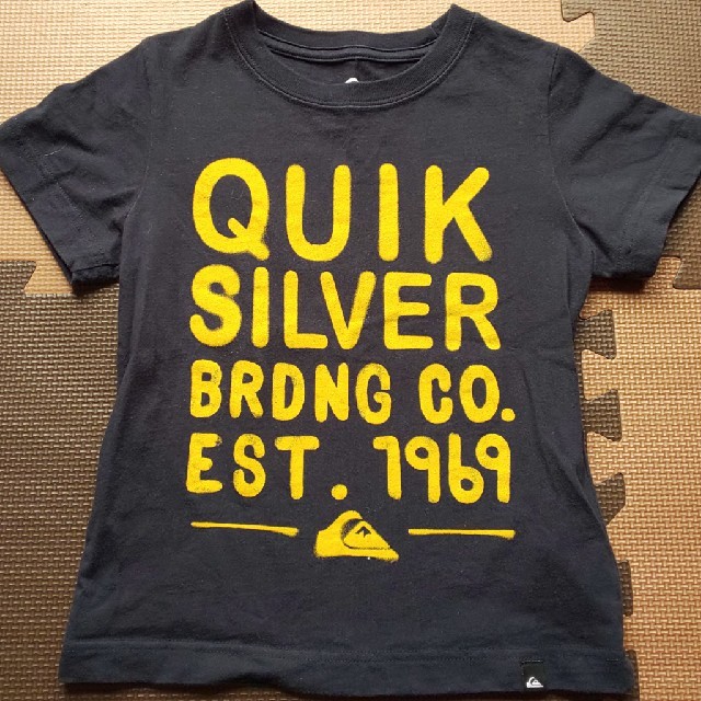 QUIKSILVER(クイックシルバー)のquick silver 110センチのTシャツ キッズ/ベビー/マタニティのキッズ服男の子用(90cm~)(Tシャツ/カットソー)の商品写真