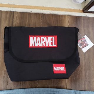 マーベル(MARVEL)のMARVEL ショルダーバック　新品タグつき 値下げ(ショルダーバッグ)