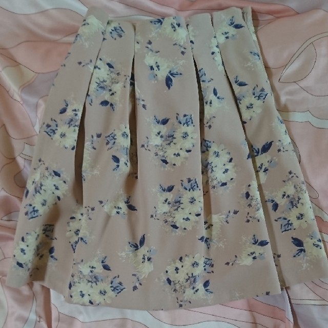 MERCURYDUO(マーキュリーデュオ)のマーキュリーデュオ 花柄 スカート レディースのスカート(ひざ丈スカート)の商品写真