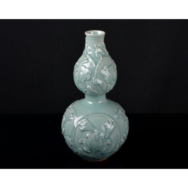中国　龍泉窯　粉青釉　陽刻花文葫蘆瓶　N　R1049