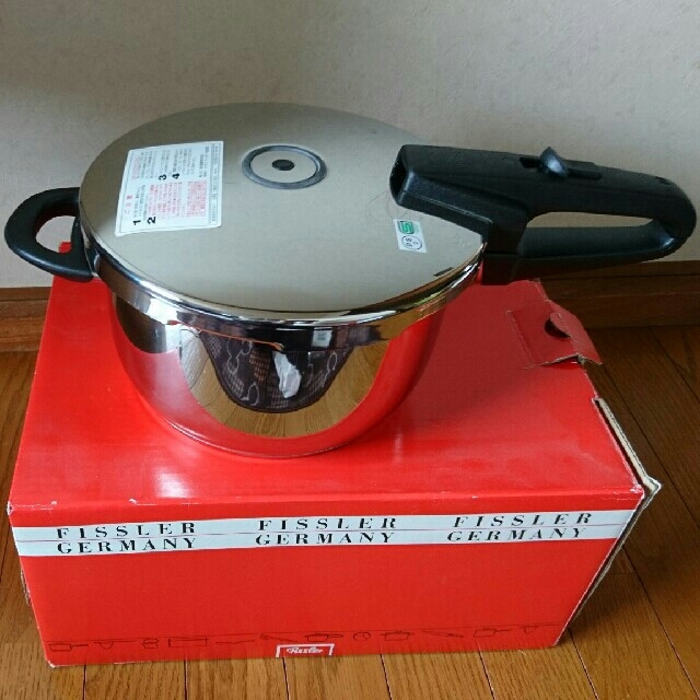 Fissler(フィスラー)のとっとり君様専用 フィスラーニュービタクイック4.5L インテリア/住まい/日用品のキッチン/食器(鍋/フライパン)の商品写真