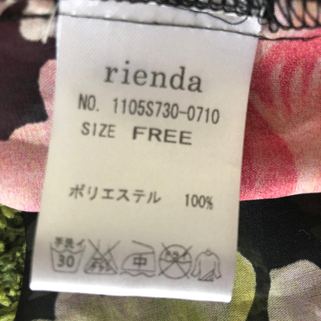 rienda(リエンダ)のリエンダFREEシフォントップス未使用に近い美品 大きい花柄 レディースのトップス(カットソー(半袖/袖なし))の商品写真