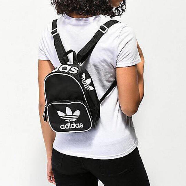 adidas(アディダス)のAdidasSANTIAGO MINI BACKPACK  ミニバックパック レディースのバッグ(リュック/バックパック)の商品写真