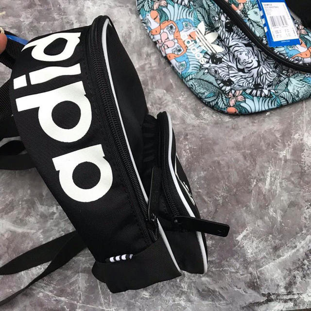 adidas(アディダス)のAdidasSANTIAGO MINI BACKPACK  ミニバックパック レディースのバッグ(リュック/バックパック)の商品写真