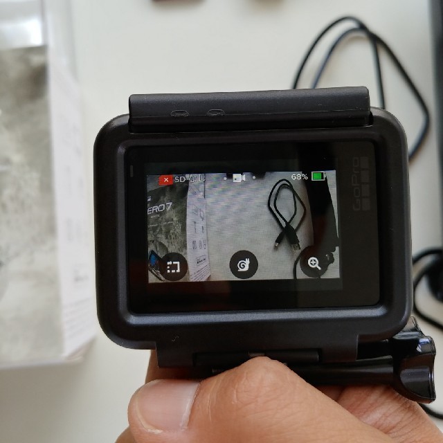 GoPro(ゴープロ)のgopro HERO7 white　ゴープロ スマホ/家電/カメラのカメラ(コンパクトデジタルカメラ)の商品写真