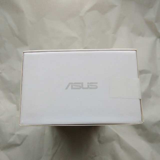 ASUS(エイスース)の新品未開封 Asus Zenfone 4 Selfie Pro ZD552KL スマホ/家電/カメラのスマートフォン/携帯電話(スマートフォン本体)の商品写真
