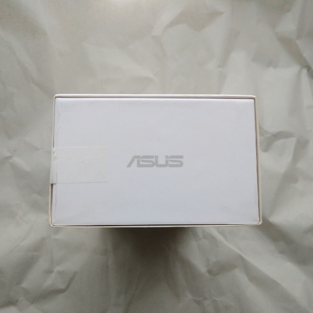 ASUS(エイスース)の新品未開封 Asus Zenfone 4 Selfie Pro ZD552KL スマホ/家電/カメラのスマートフォン/携帯電話(スマートフォン本体)の商品写真