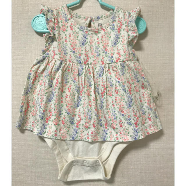 babyGAP(ベビーギャップ)の新品 花柄ロンパース キッズ/ベビー/マタニティのベビー服(~85cm)(ロンパース)の商品写真