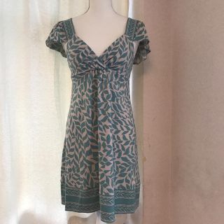 ビーシービージーマックスアズリア(BCBGMAXAZRIA)の美品ビーシービージーマックスアズリア おしゃれなジャージーワンピース S(ひざ丈ワンピース)