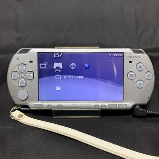 プレイステーションポータブル(PlayStation Portable)のPSP  2000  シルバー本体&ソフトまとめ(携帯用ゲーム機本体)