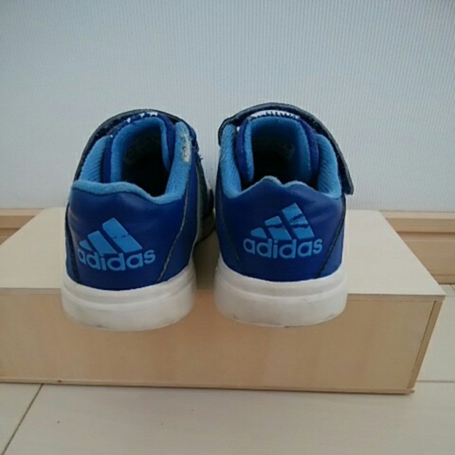 adidas(アディダス)のadidas☆ アディダス スニーカー☆15㎝ キッズ/ベビー/マタニティのキッズ靴/シューズ(15cm~)(スニーカー)の商品写真