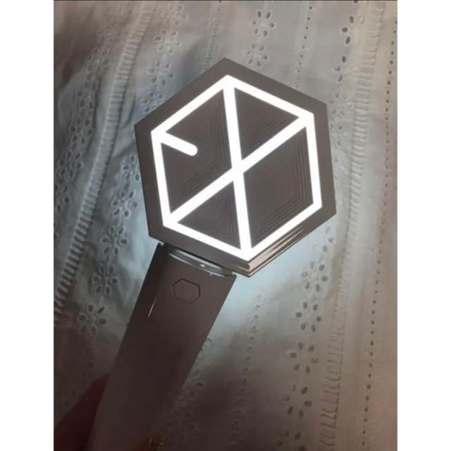 EXO(エクソ)のexo 公式ペンライト おまけ付き エンタメ/ホビーのCD(K-POP/アジア)の商品写真