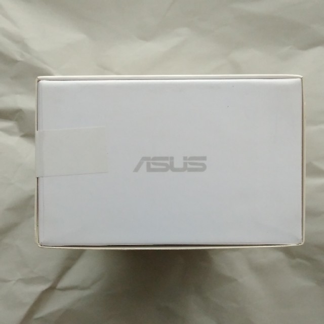 ASUS(エイスース)の新品未開封 Asus Zenfone 4 Selfie Pro ZD552KL スマホ/家電/カメラのスマートフォン/携帯電話(スマートフォン本体)の商品写真