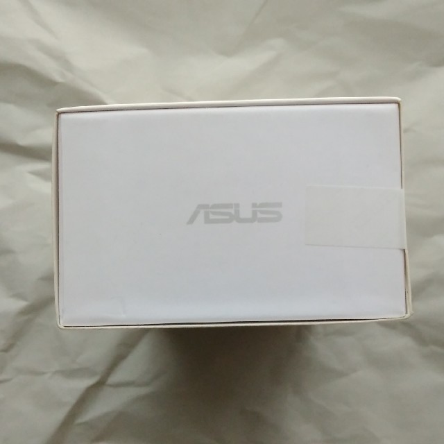 ASUS(エイスース)の新品未開封 Asus Zenfone 4 Selfie Pro ZD552KL スマホ/家電/カメラのスマートフォン/携帯電話(スマートフォン本体)の商品写真