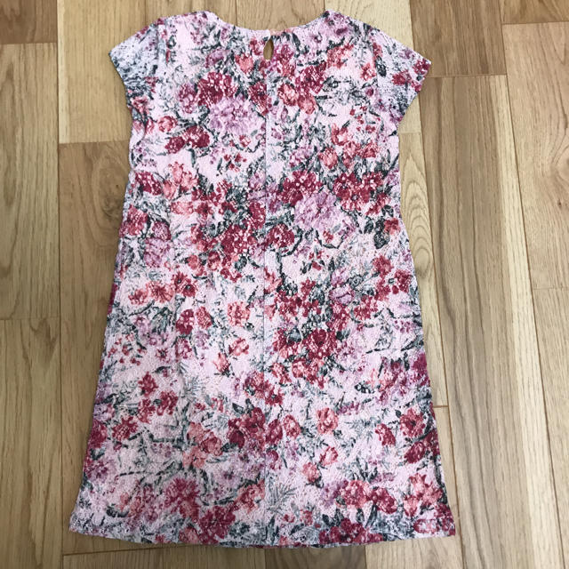 ZARA KIDS(ザラキッズ)の専用出品ZARA 花柄ワンピース 110cm キッズ/ベビー/マタニティのキッズ服女の子用(90cm~)(ワンピース)の商品写真