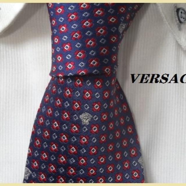 VERSACE(ヴェルサーチ)の★ヴェルサーチ★ＶＥＲＳＡＣＥ【メデューサロゴ＆花柄】高級ネクタイ★ メンズのファッション小物(ネクタイ)の商品写真