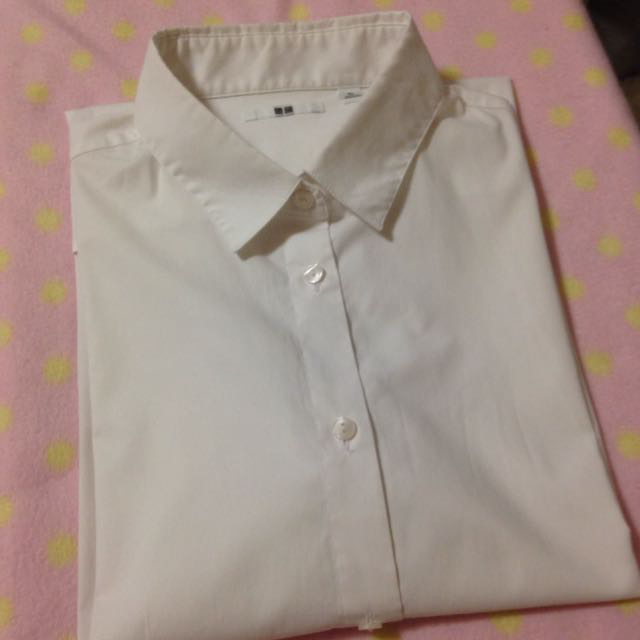 UNIQLO(ユニクロ)のユニクロ白シャツ レディースのトップス(Tシャツ(長袖/七分))の商品写真