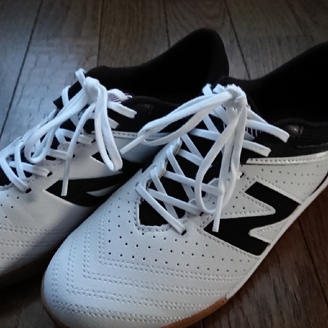 New Balance(ニューバランス)の【new balance】 フットサル室内シューズ 23cm スポーツ/アウトドアのサッカー/フットサル(シューズ)の商品写真