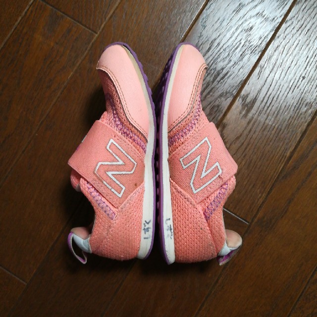 New Balance(ニューバランス)のニューバランス 16　ピンクのスニーカー キッズ/ベビー/マタニティのキッズ靴/シューズ(15cm~)(スニーカー)の商品写真